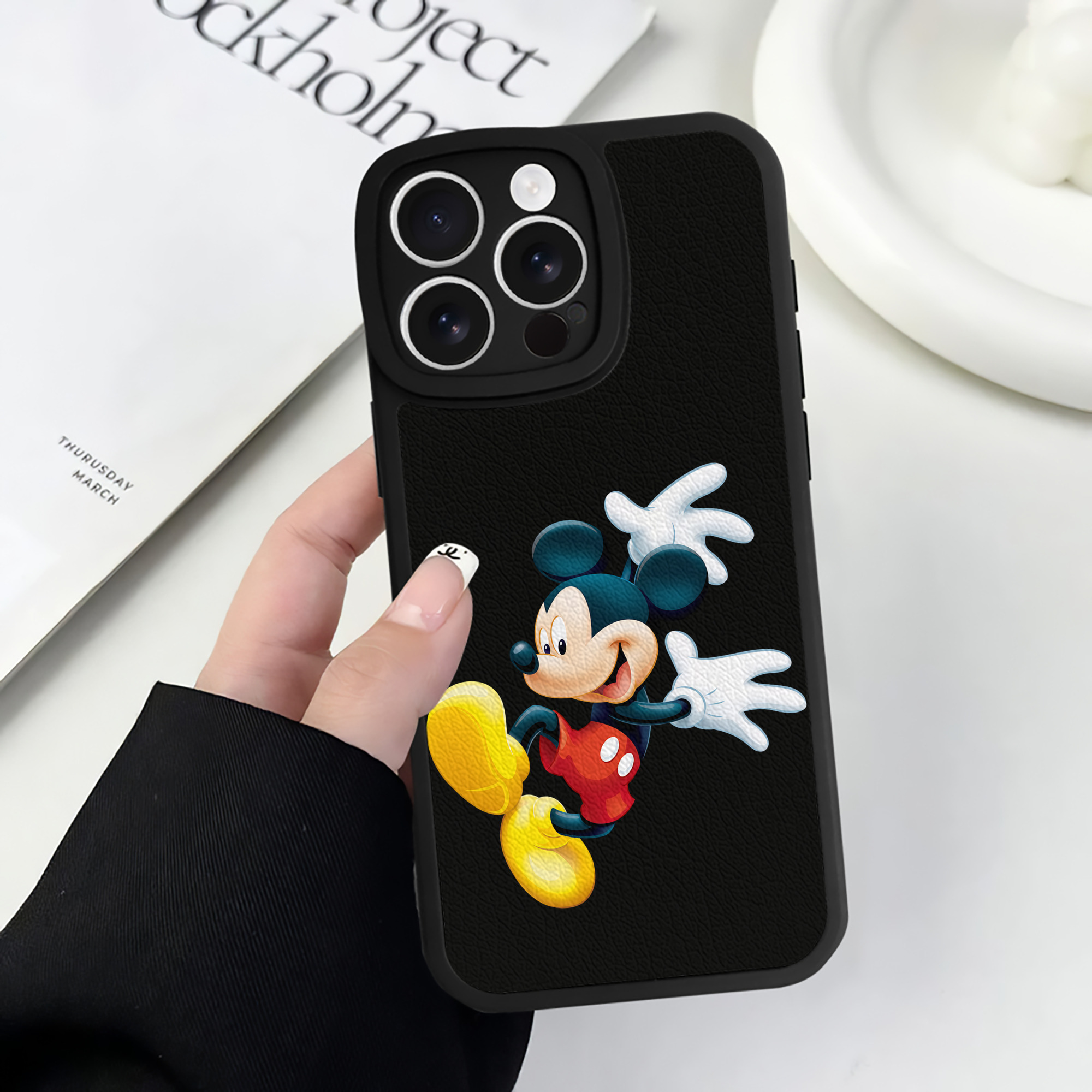 （画像用） ミッキーマウス Mickey Mouse 【iPhone 16シリーズ対応】シリコンスマホケース（レザー調） 材質：シリコン